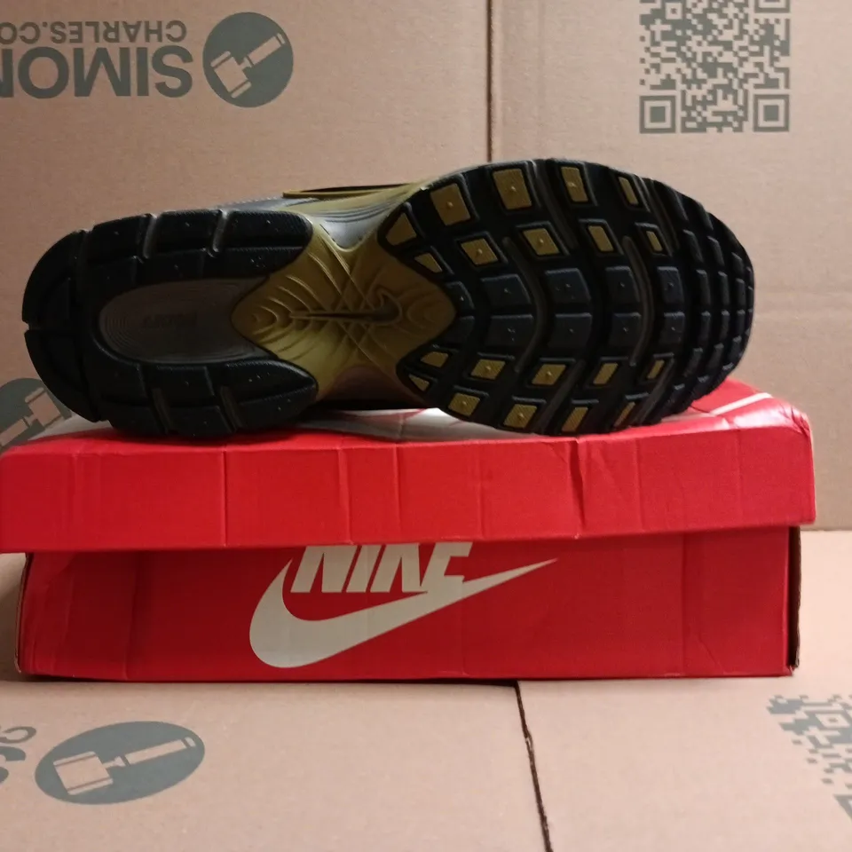 BOXED PAIR OF NIKE V5 RNR TRAINERS IN BLACK/OLIVE/ SILVER SIZE UK 9