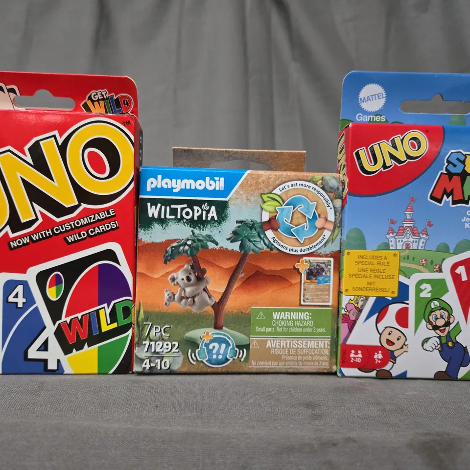 BOX OF APPROXIMATELY 20 ASSORTED TOYS AND GAMES TO INCLUDE UNO, SUPER MARIO UNO, ETC - COLLECTION ONLY