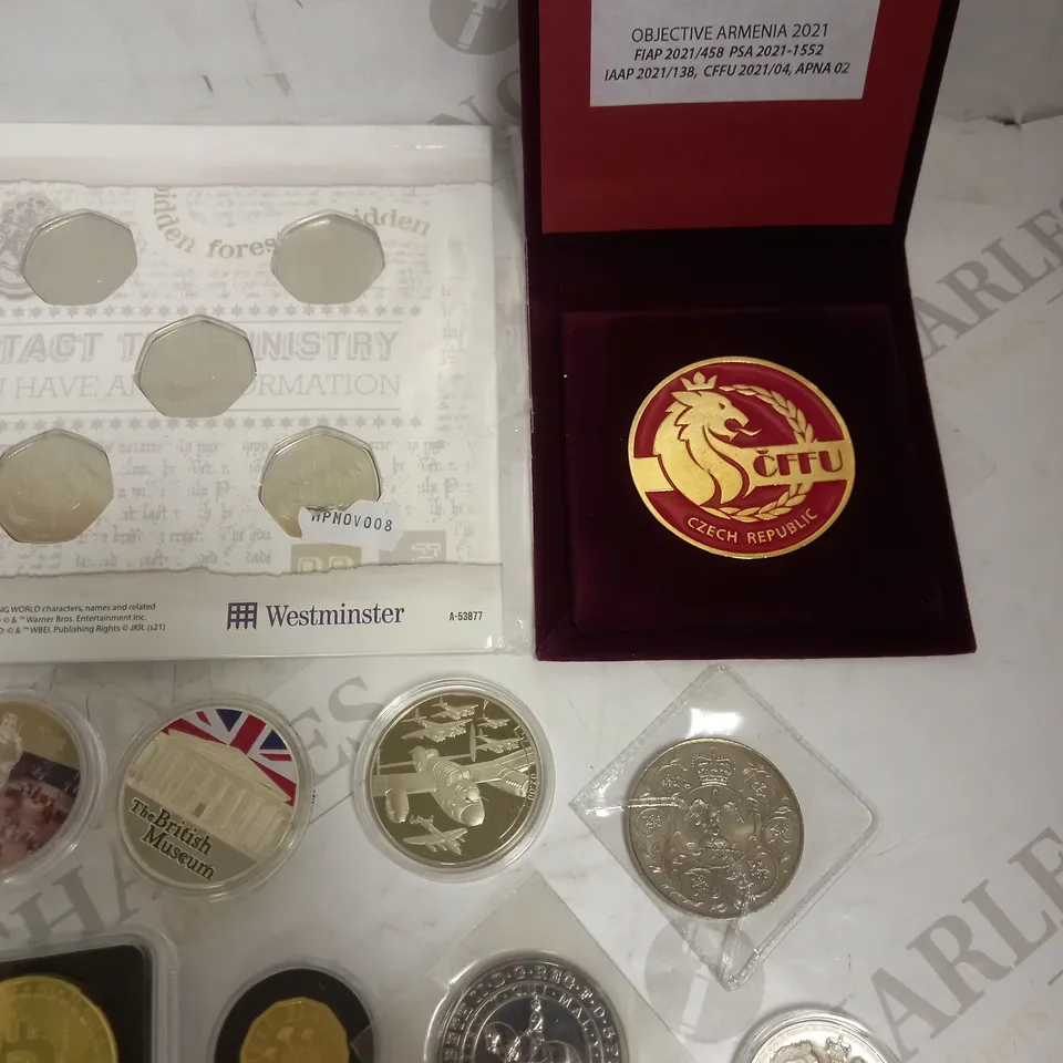 LOT OF APPROXIMATELY 25 COLLECTIBLE COINS & TOKENS