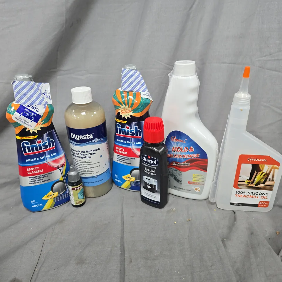 APPROXIMATELY 12 ASSORTED HOUSEHOLD LIQUID PRODUCTS TO INCLUDE DIGESTA DRAIN UNBLOCKER, DURGOL SPECIAL DESCALER, SILICONE TREADMILL OIL, ETC