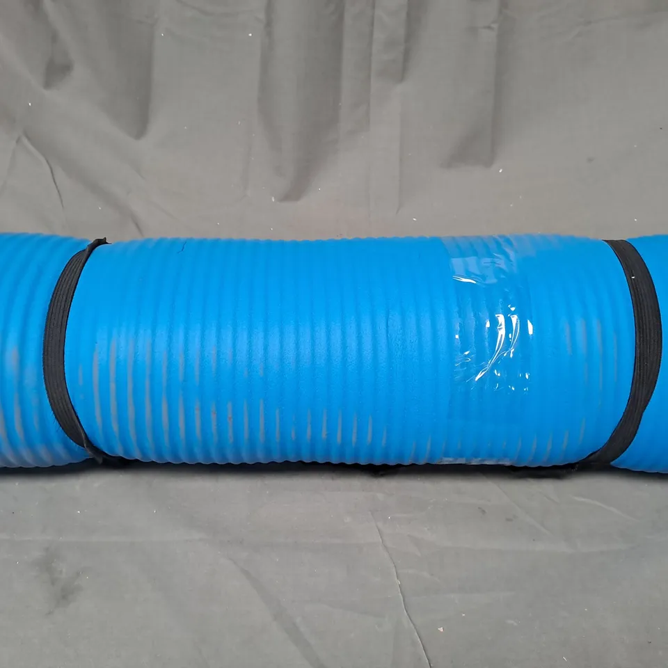 ASSORTMENT OF APPROXIMATELY 10 HOUSEHOLD ITEMS TO INCLUDE KAYMAN YOGA MAT, ALCA 24" VEHICLE WIPER BLADES, ETC - COLLECTION ONLY