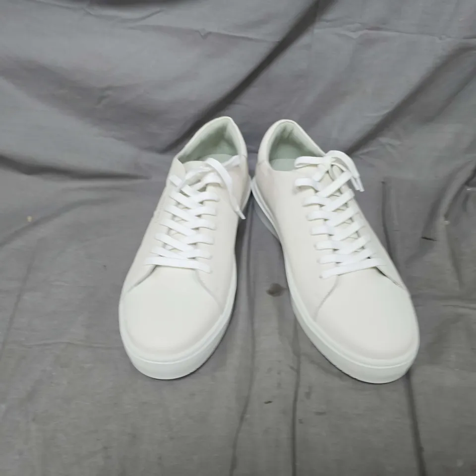UNBOXED PAIR OF HIDDEN WHITE TRAINERS IN WHITE - UK 10