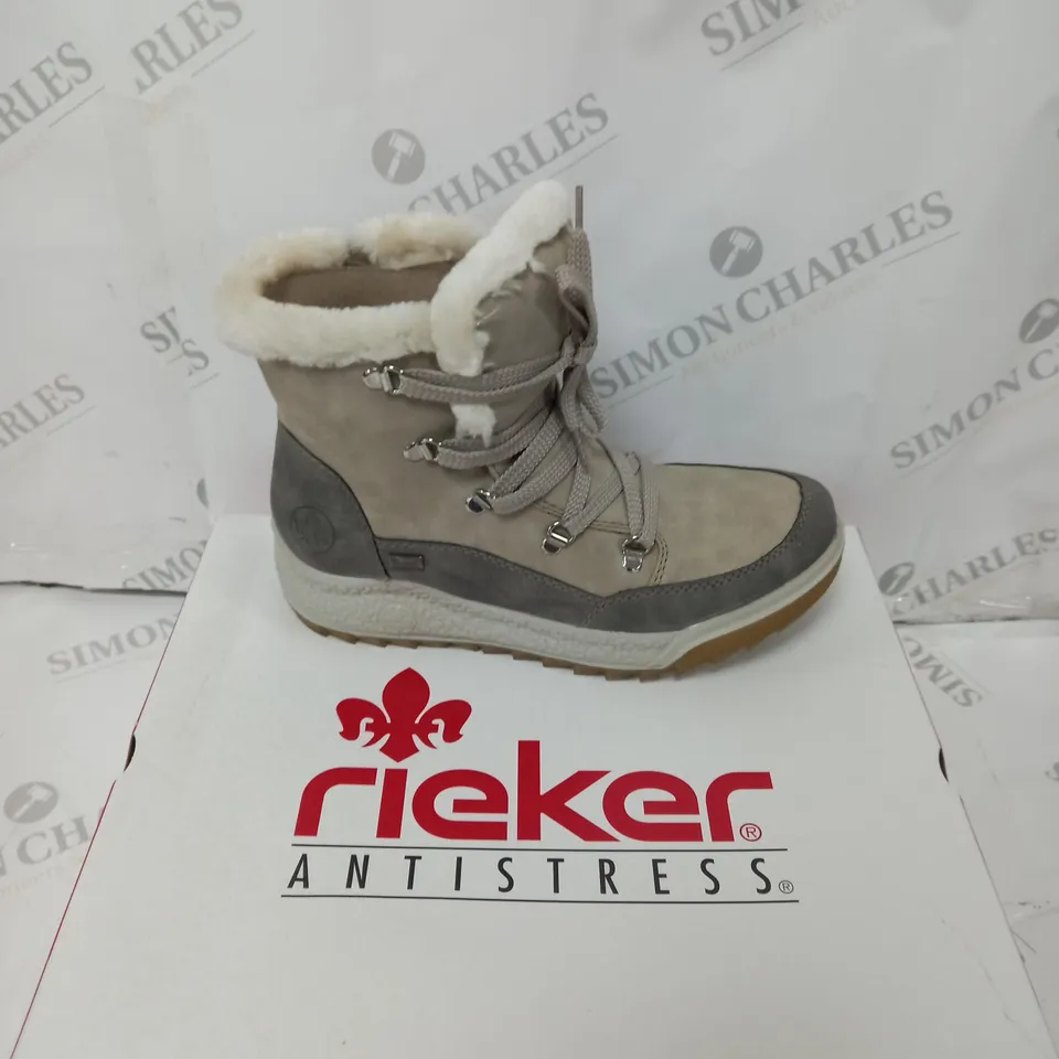 BOXED PAIR OF RIEKER ANTISTRESS WARM HIKING BOOTS SIZE 5 CREAM 
