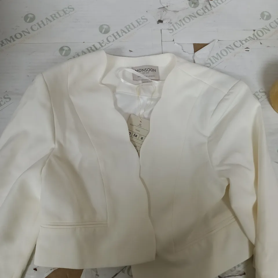 MONSOON IN IVORY SIZE 10 