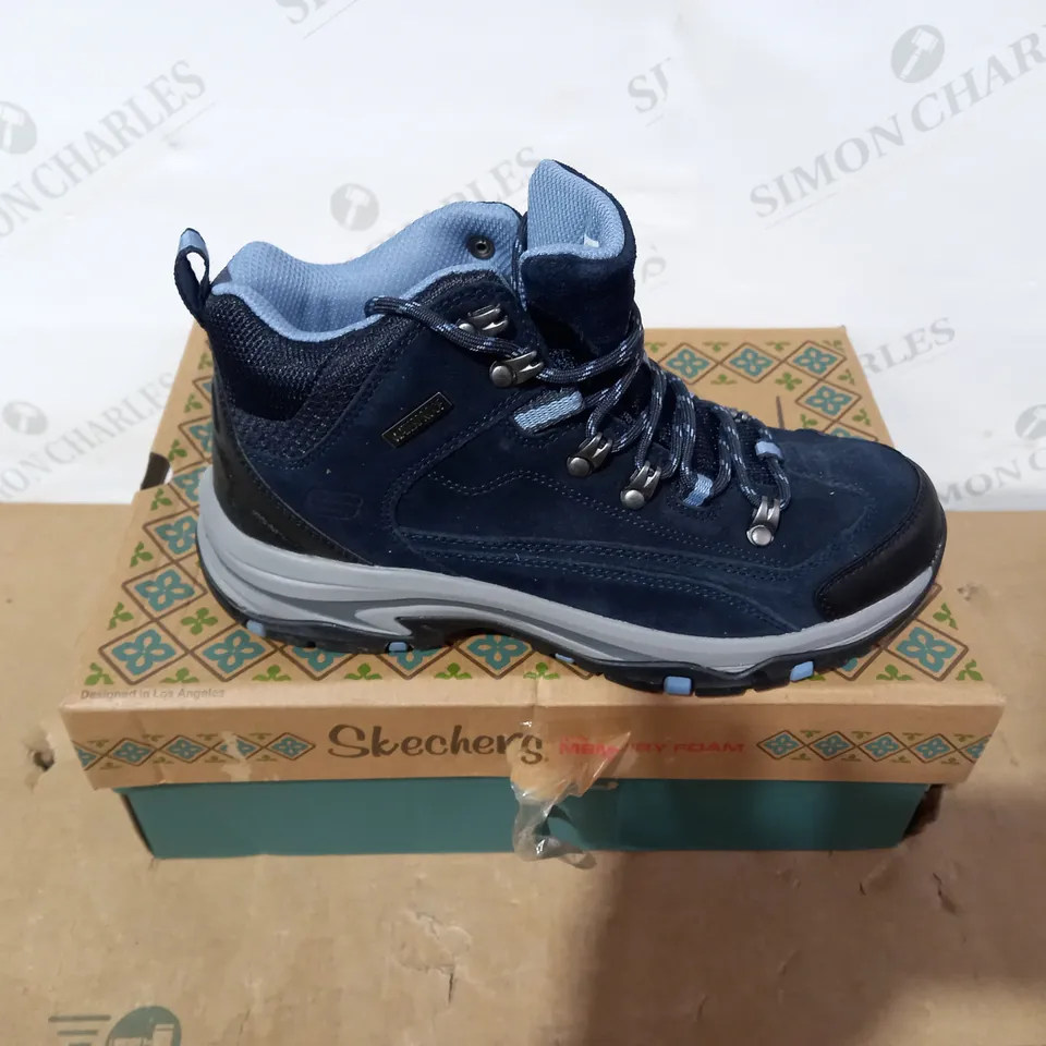 BOXED PAIR OF SKECHERS NAVY BOOTS - SIZE 5.5
