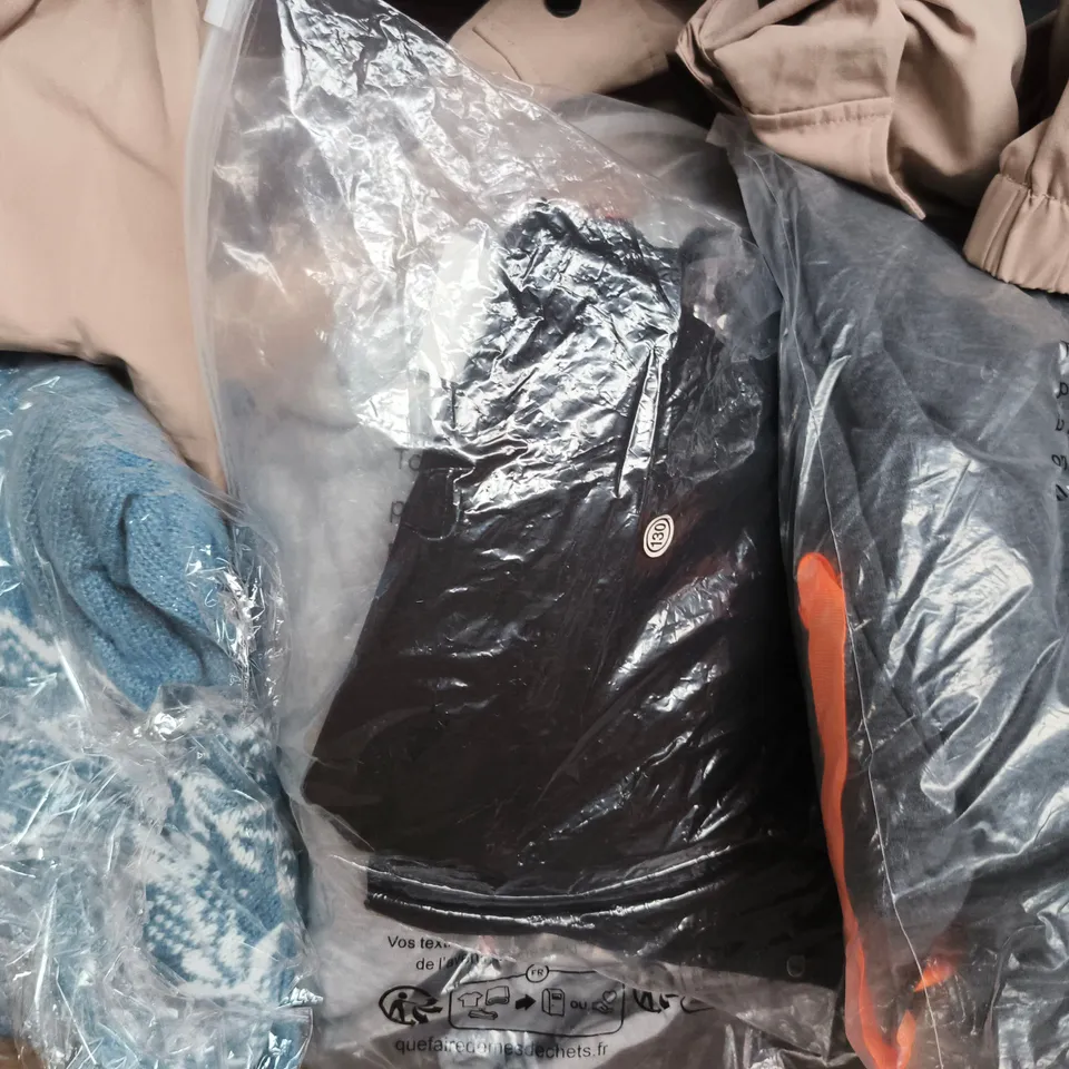 APPROXIMATELY 20 ASSORTED CLOTHING AND FASHION PRODUCTS IN VARIOUS STYLES AND SIZES - COLLECTION ONLY