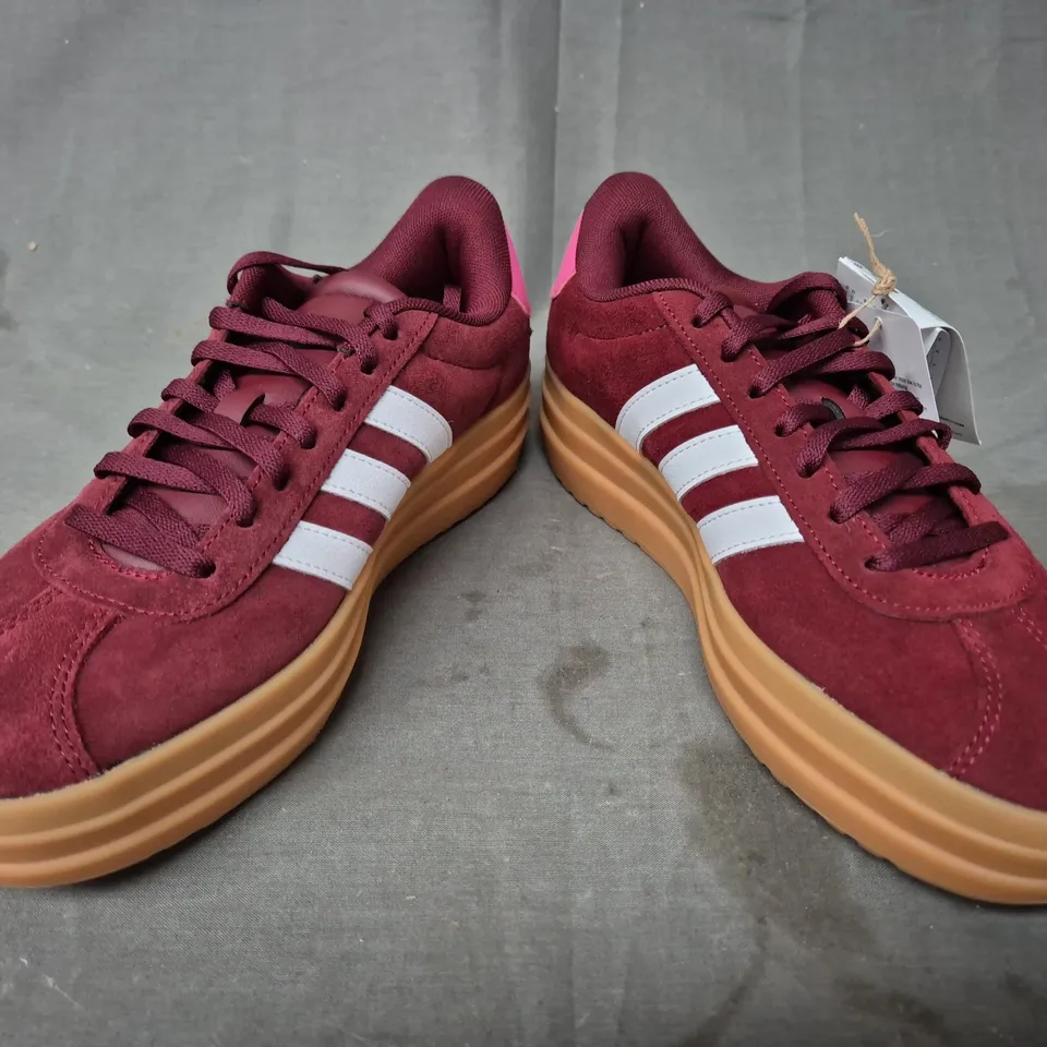 BOXED PAIR OF ADIDAS VL COURT BOLD KID'S SHOES IN BURGUNDY/WHITE/PINK UK SIZE 5.5