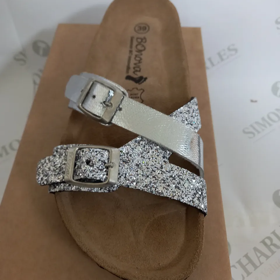 BONOVA SANDLES IN SILVER SIZE 6 
