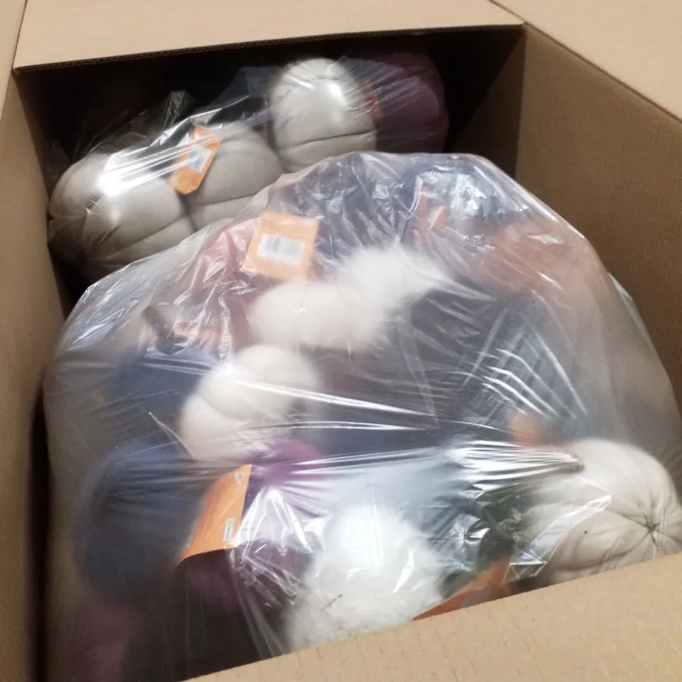 PALLET CONTAINING LARGE QUANTITY OF ASSORTED HALLOWEEN PLUSH PUMPKINS