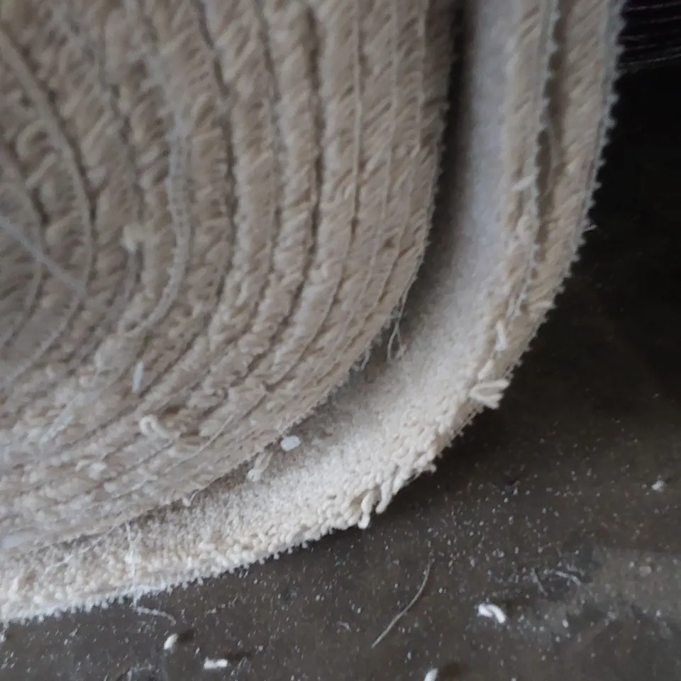 ROLL OF QUALITY DIMENSIONS DIM PLAINS CARPET // SIZE: APPROX 5 X 11.27m