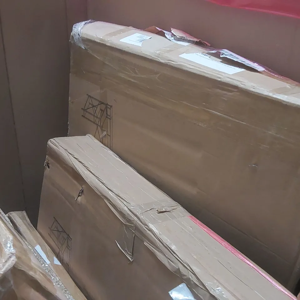 PALLET CONTAINING ASSORTED ITEMS TO INCLUDE: OFFICE CHAIRS, DESK, COLLAGE PICTURE FRAME, RUG ECT