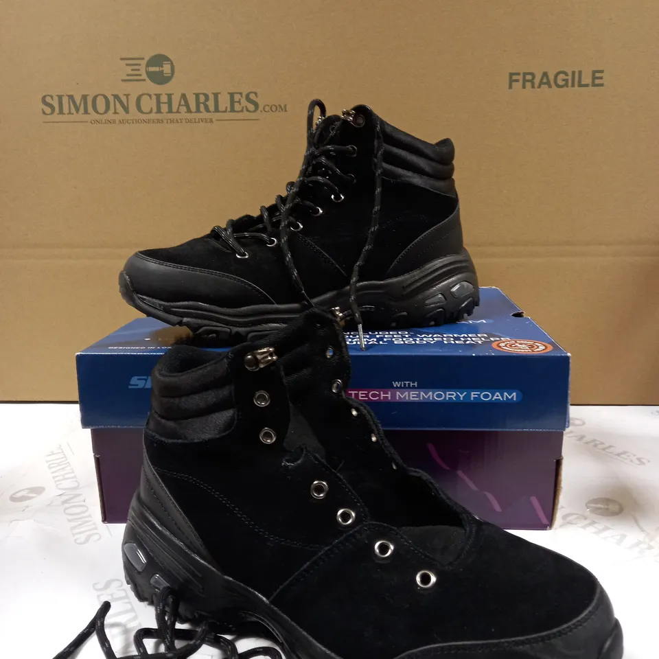 SKETCHERS D'LITES SATIN COLLAR LACE UP BOOT SIZE 6