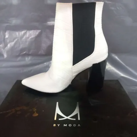 BOXED BY MODA AYLA WHITE SYNTHETIC ANKLE BOOTS SIZE 4