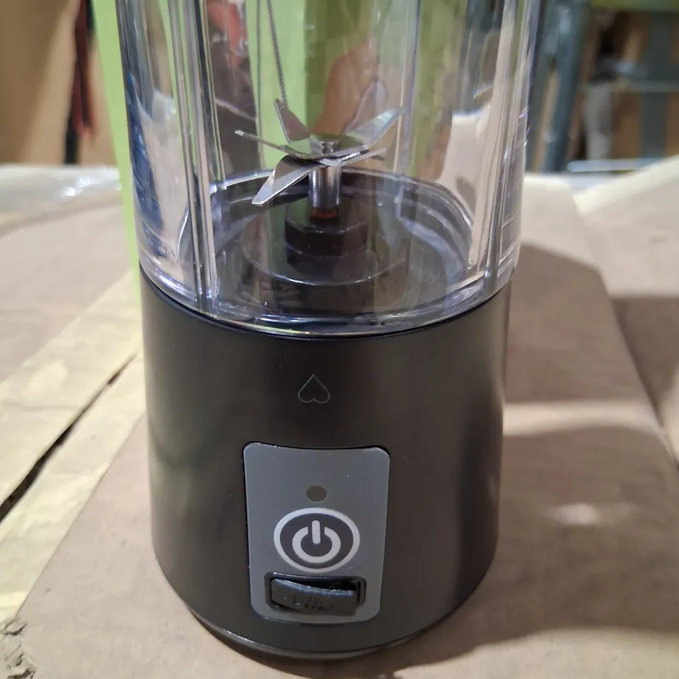 TWENTY BRAND NEW BOXED ROHS SQUEEZED JUICE CUP PORTABLE BLENDERS