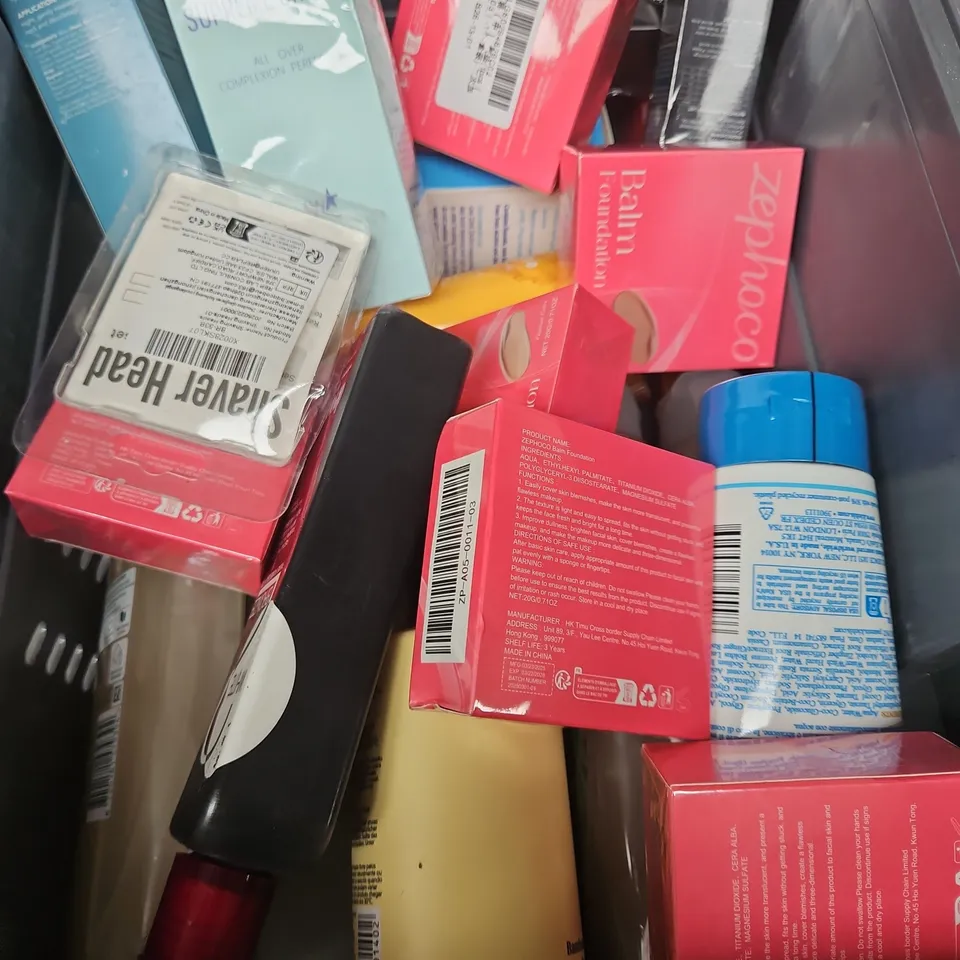 APPROXIMATEY 20 HEALTH AND BEAUTY PRODUCTS TO INCLUD - RADOX - WAKEN - ICY BEAR - ECOVER- ETC