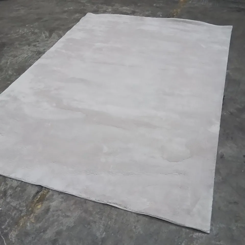 QUALITY DESIGNER AREA RUG - APPROXIMATELY 230X160CM