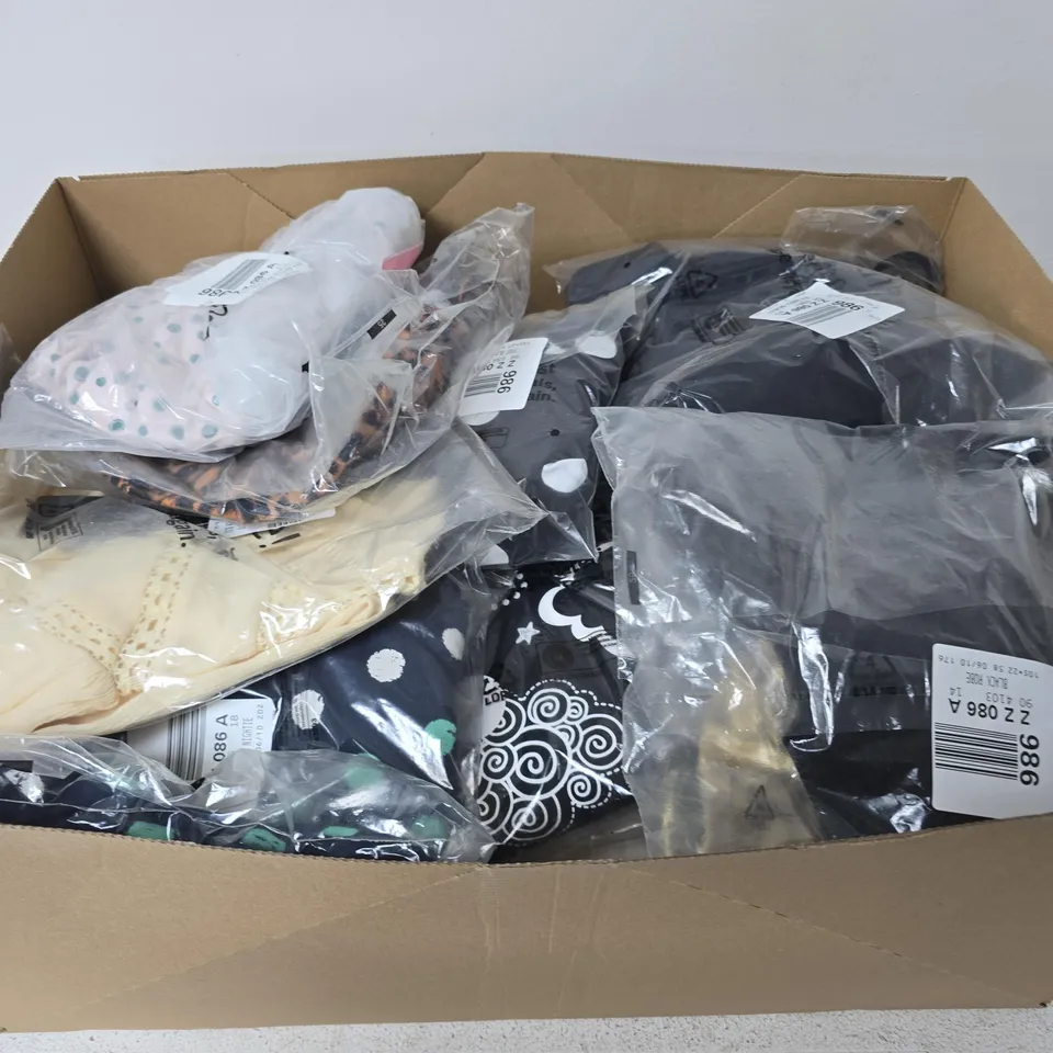 APPROXIMATELY 23 ASSORTED CLOTHING ITEMS IN VARIOUS SIZES, STYLES & SIZES TO INCLUDE BEIGE PUFFER COAT , BLACK LINEN TROUSERS , SHARPER SWIMSUIT , ETC - COLLECTION ONLY 