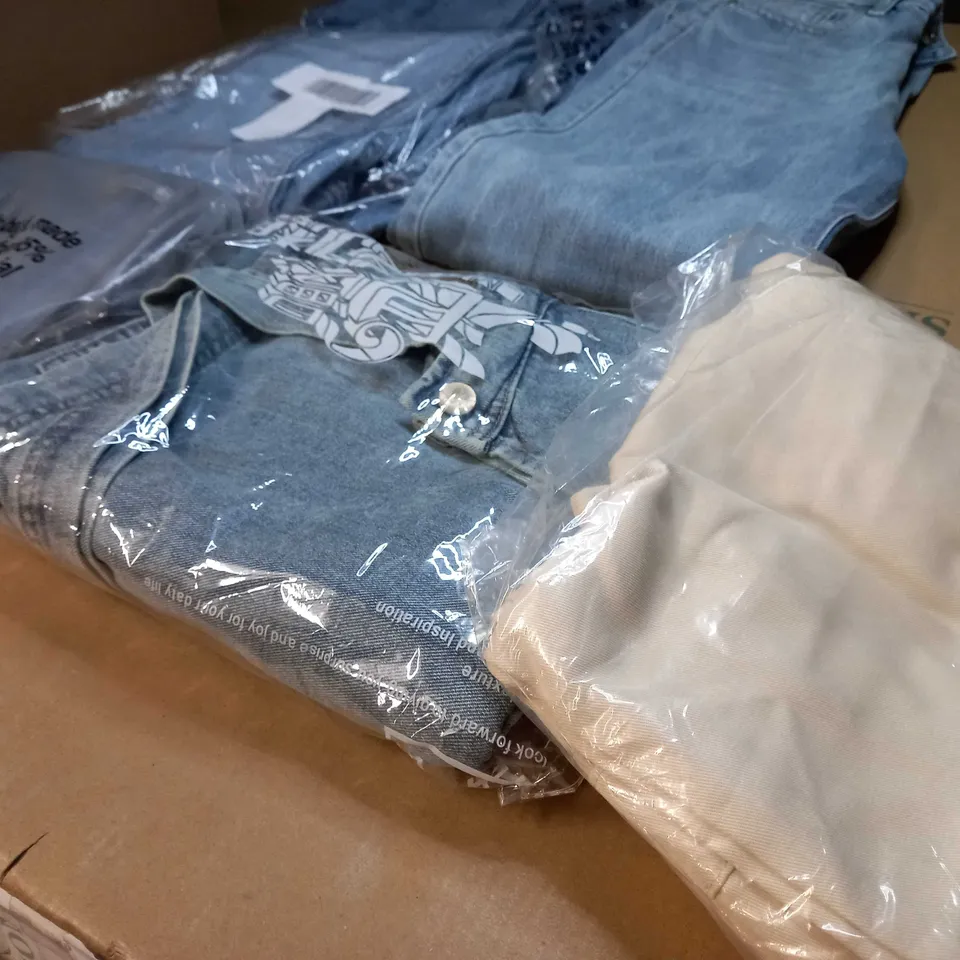 BOX OF APPROX 10 ASSORTED JEANS/DENIM ITEMS VARYING IN SIZE/COLOUR/STYLE