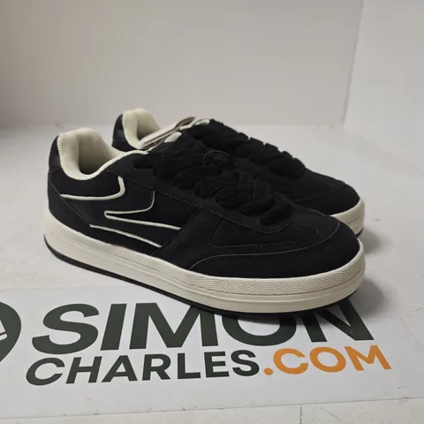 BERSHKA BLACK/WHITE TRAINERS SIZE 7 IN DUST BAG UNBOXED