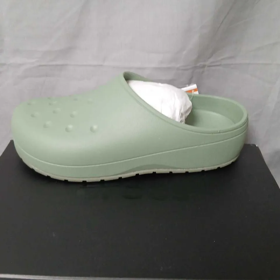 CROCS CLASSIC QUIET CLOG MOSS – UNISEX, US 10 / EU 43-44 (UK 9)