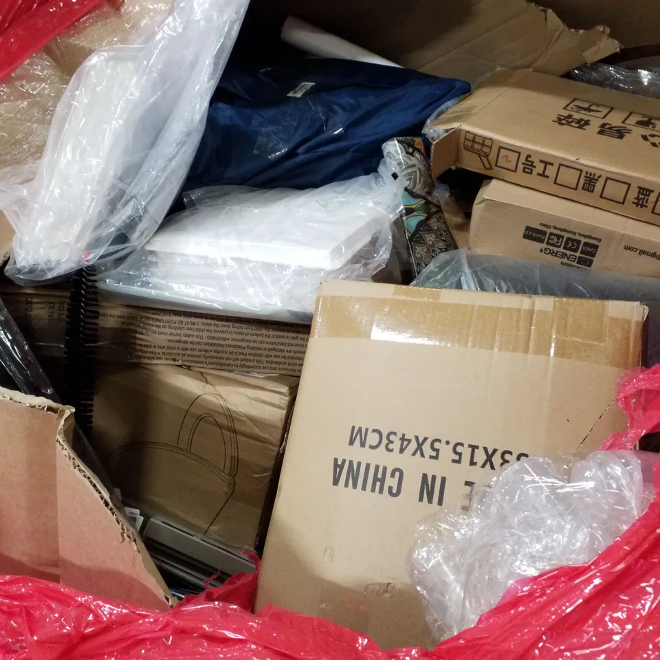 PALLET OF ASSORTED PRODUCTS INCLUDING PLAYPEN, LED MIRROR CABINET, GAMING CHAIR, FOLDOUT TABLE, TOILET SEAT, ROLLER BLINDS