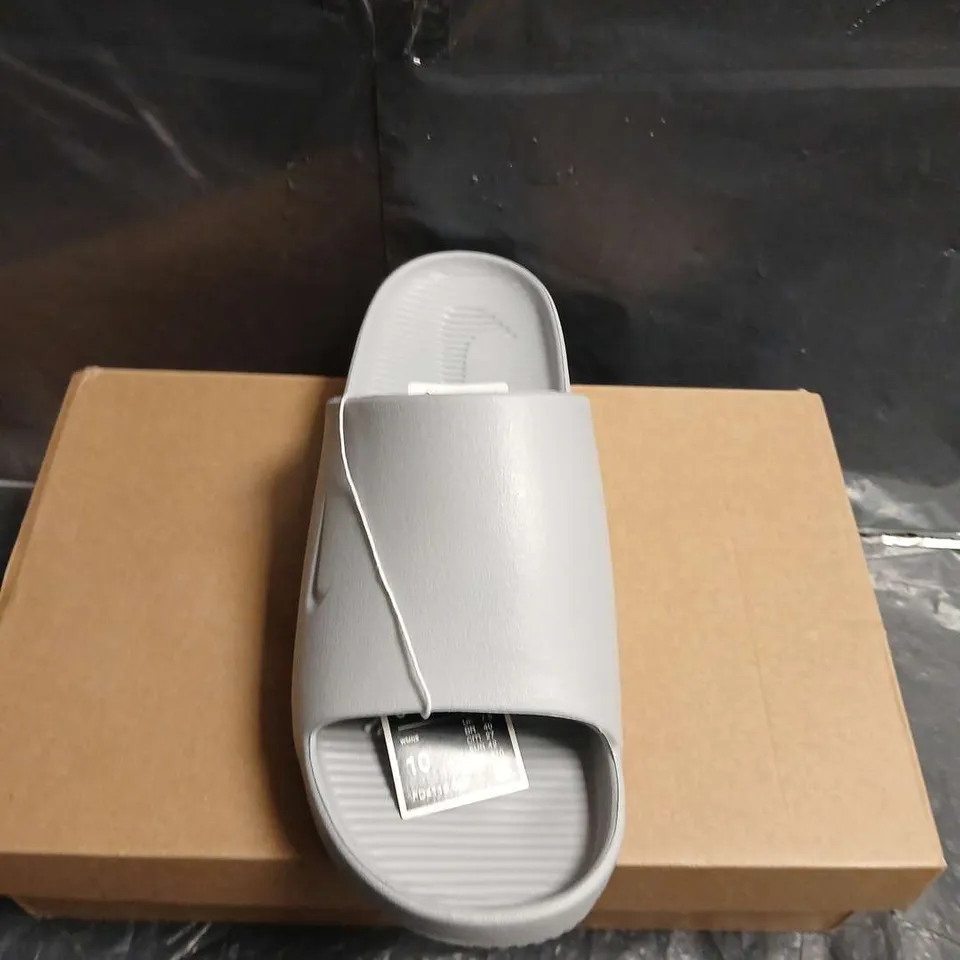 BOXED PAIR OF NIKE SLIDE SANDALS – WOLF GREY – MEN'S - UK SIZE 8