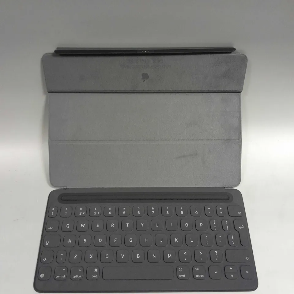 BOXED IPAD PRO 10.5 SMART KEYBOARD - A1829