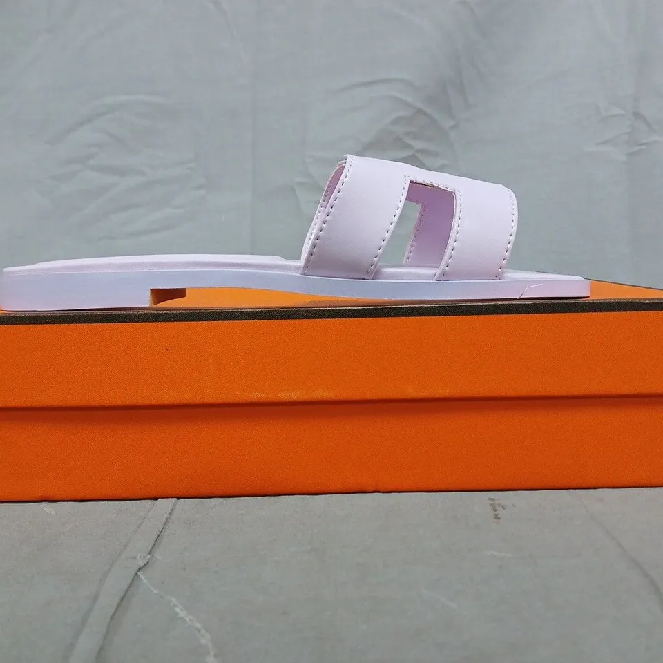 BOXED PAIR OF HERMÉS PARIS OPEN TOE SANDALS IN LILAC SIZE EU 37