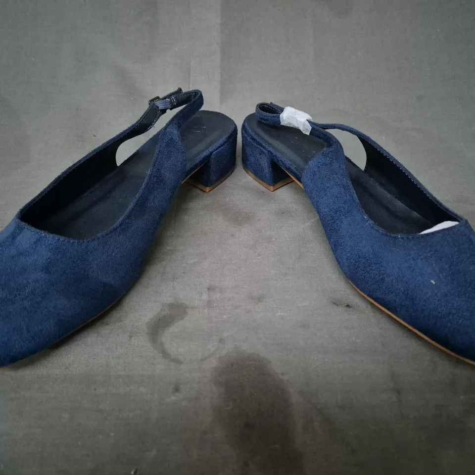 BOXED PAIR OF XYLONDON FAUX SUEDE LOW HEEL SHOES IN NAVY UK SIZE 7