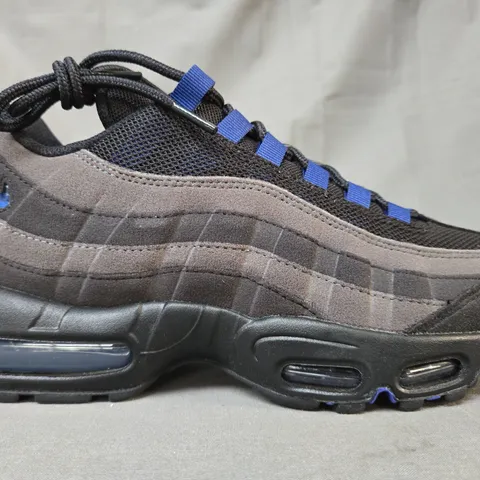 BOXED PAIR OF NIKE AIR MAX 95 SHOES IN BLACK/DARK GREY/BLUE UK SIZE 8