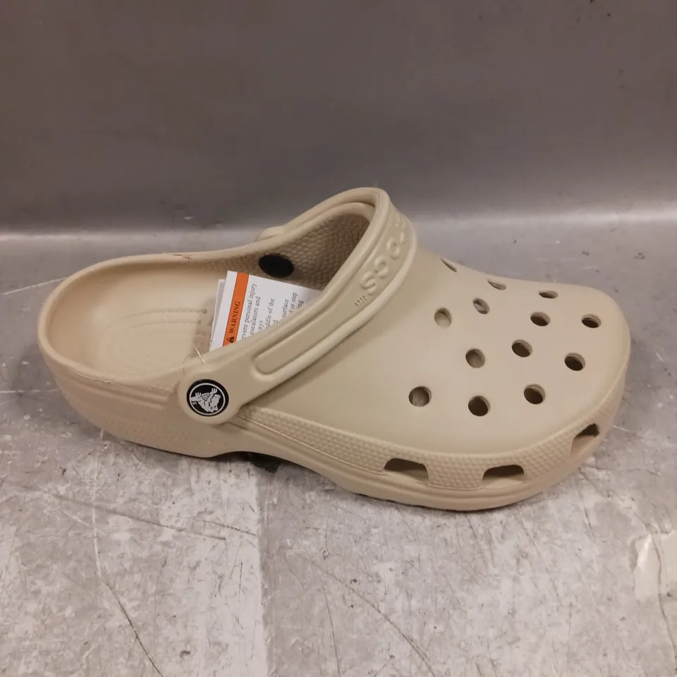 PAIR OF CROCS SLIP ON SHOES - M5 - W7