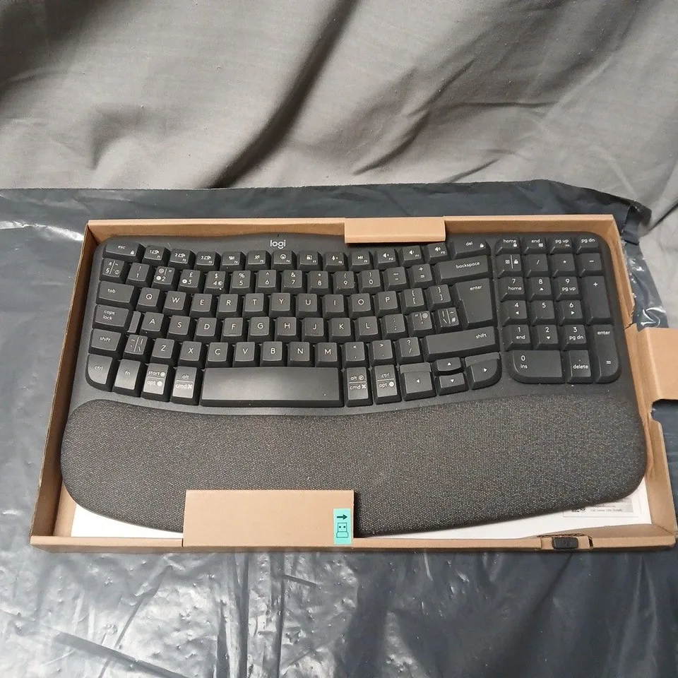 LOGITECH WAVE KEYS FOR BUSINESS KEYBOARD WITH WRIST REST – BOXED