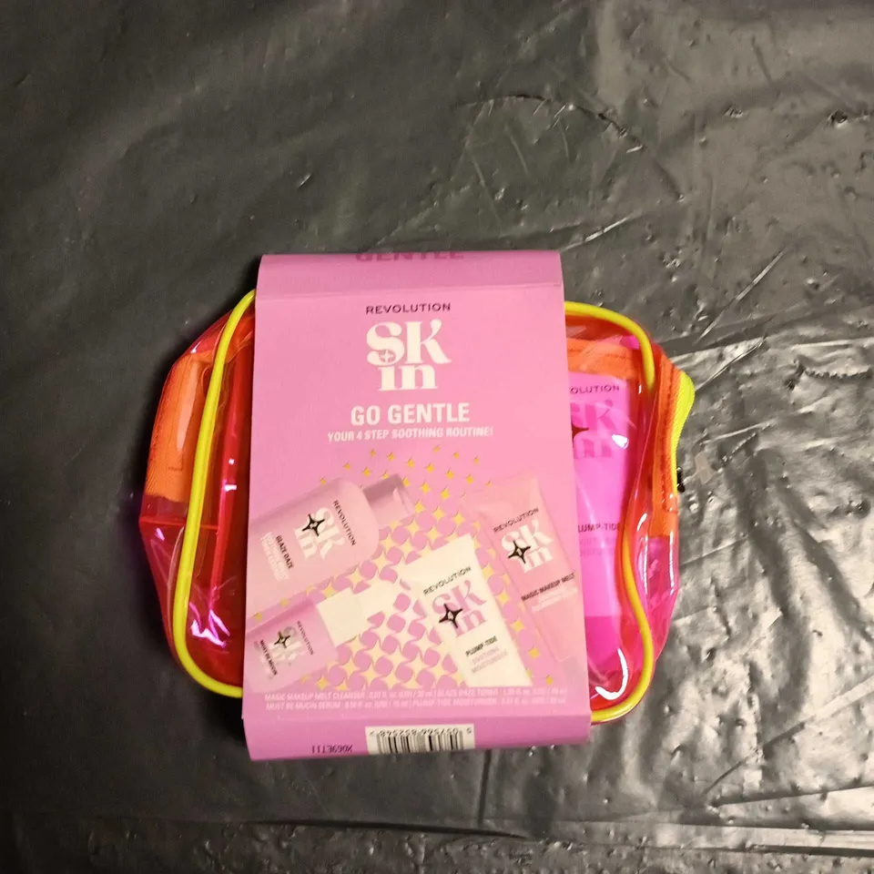 BOX OF APPROXIMATELY 20 COSMETIC GOFT SETS INCLUDING: FACEFACTS, KOLLO COLLAGEN AND SK IN