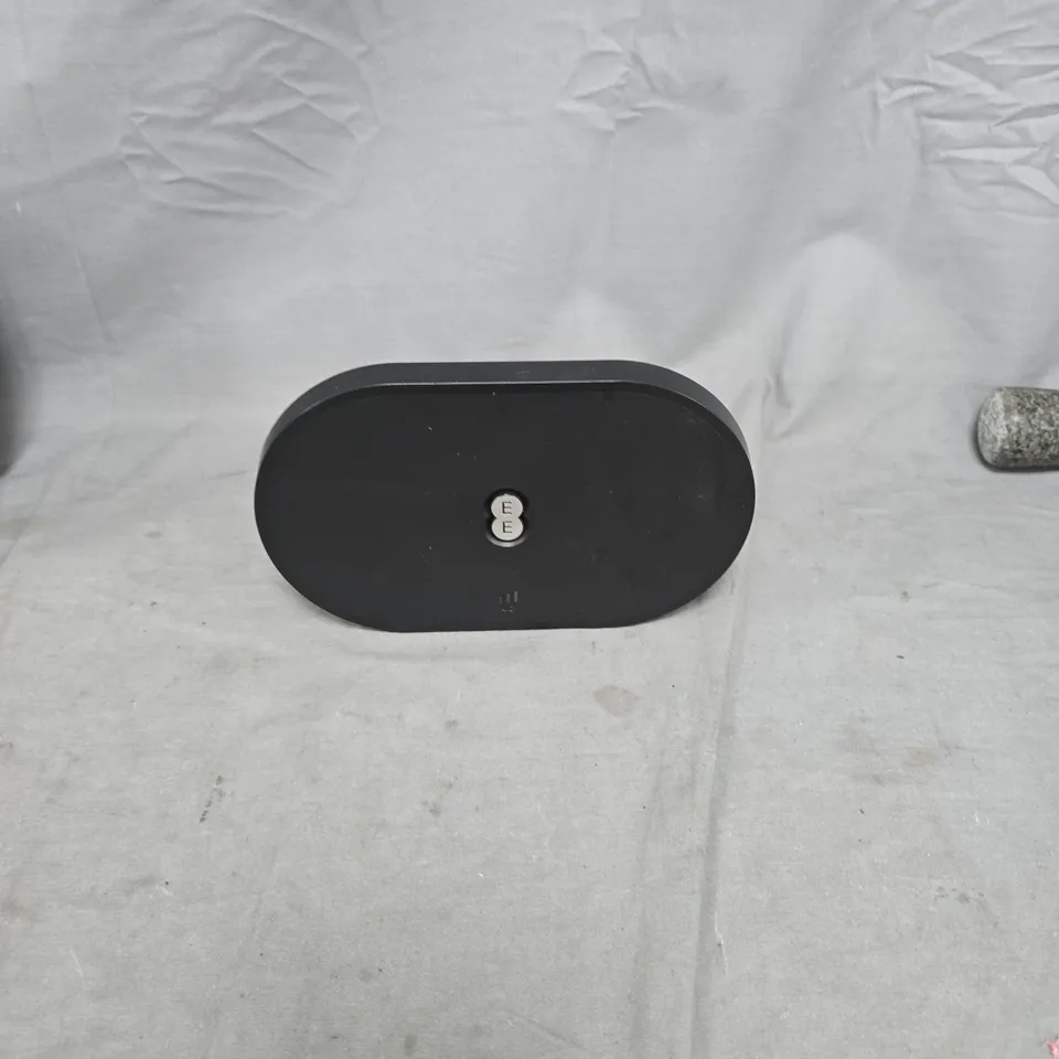 BOX OF APPROXIMATELY 15 HOUSEHOLD/BROADBAND ITEMS INCLUDING:2X BT ROUTERS AND EE ROUTER