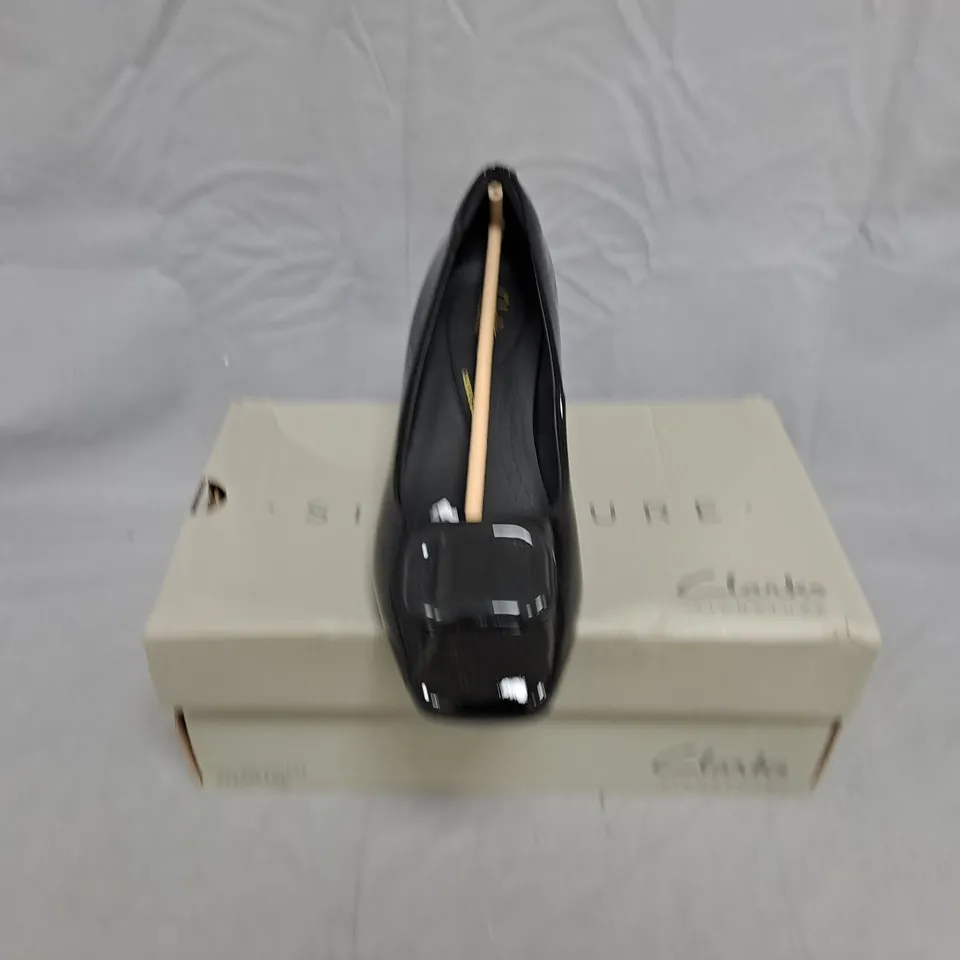 CLARKS SIGNATURE FERNE TRIM BLACK PATENT HEELS – WOMEN'S, UK7