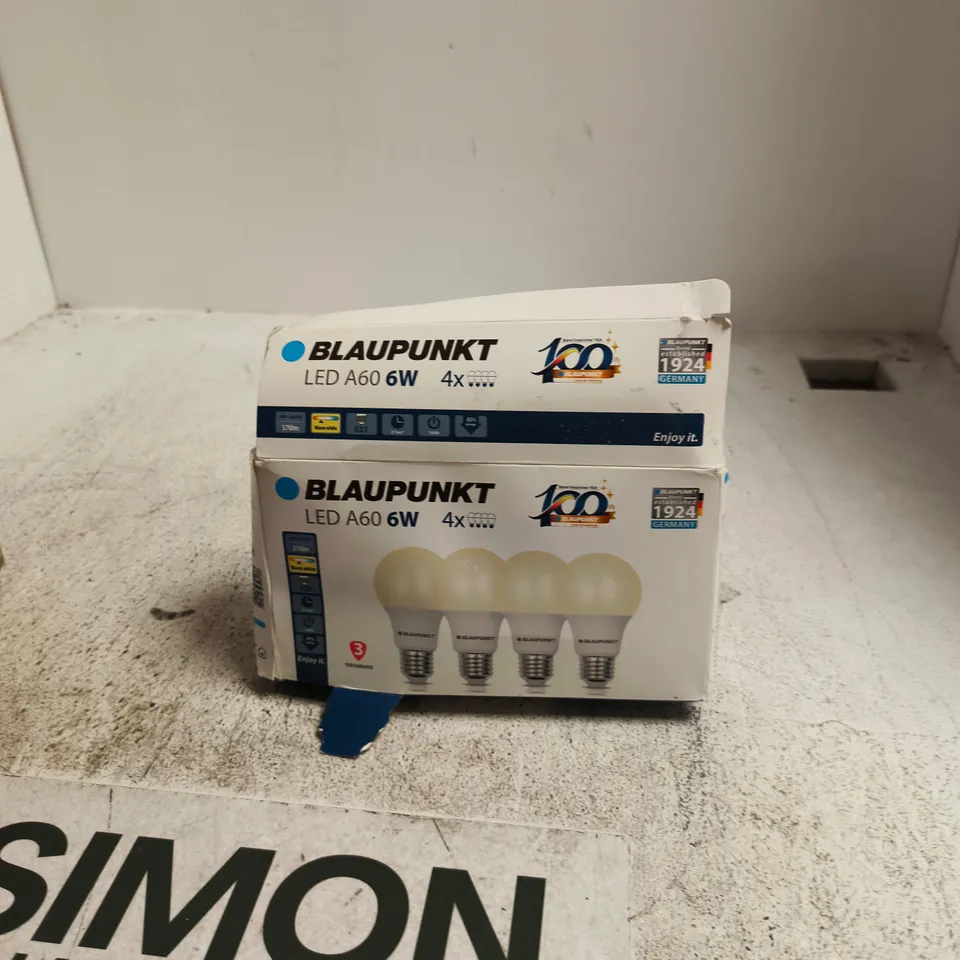 BOX OF APPROXIMATELY 10 ASSORTED ITEMS INCLUDING KAISER BREAD BAKING TIN , CHEEKY PANDA BAMBOO PAPER STRAWS AND BLAUPUNKT LIGHT BULBS