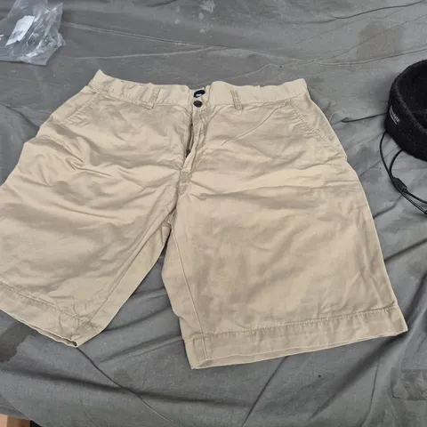 GAP KHAKI SHORTS – MADE IN BANGLADESH – SIZE 38 (MEN)