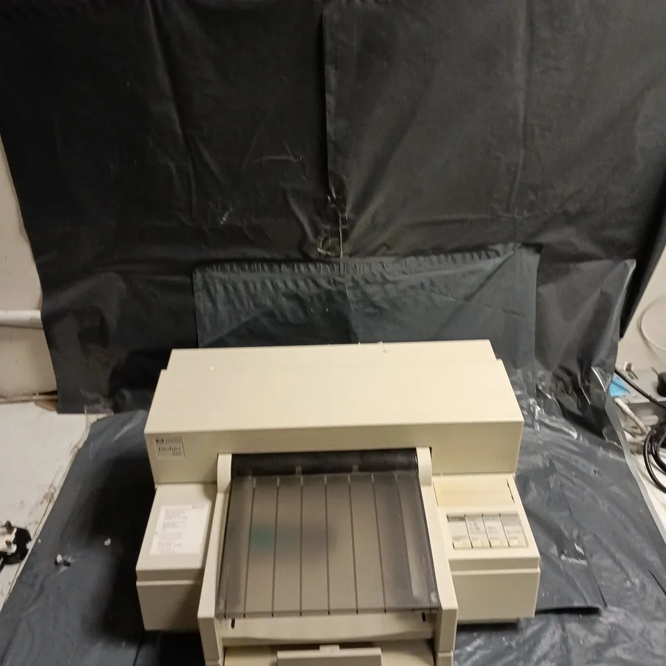 HP DESKJET 520 INKJET PRINTER - BEIGE