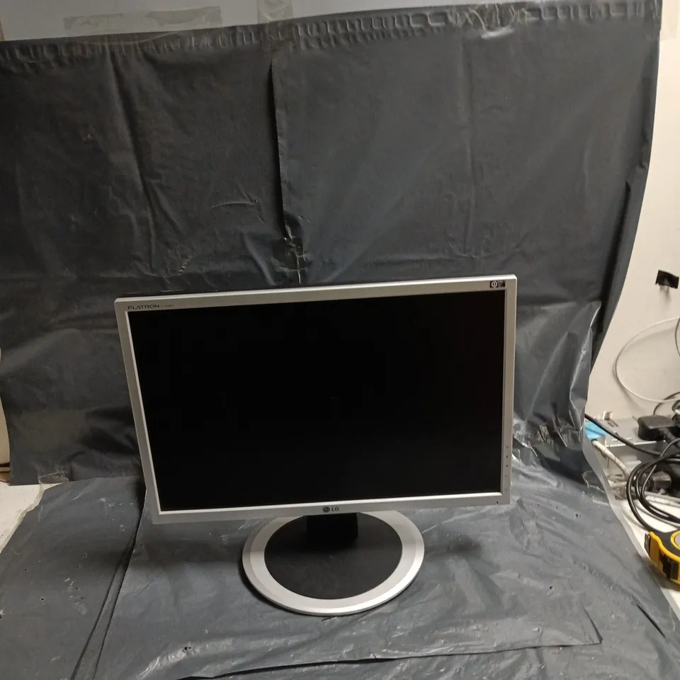 LG FLATRON L194WS-SF 19-INCH LCD MONITOR
