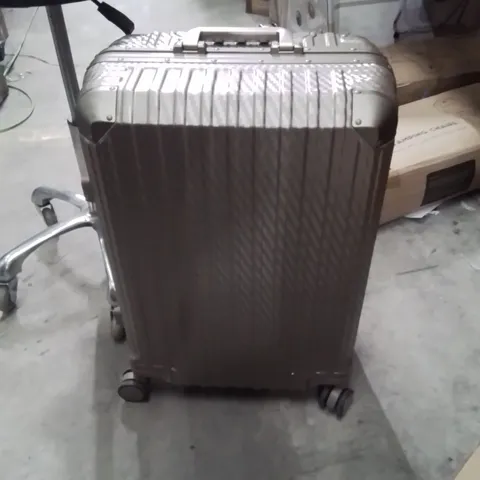 LUGG TRAVEL SUITCASE