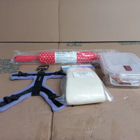 BOX OF APPROXIMATELY 25 ASSORTED ITEMS TO INCLUDE LAKELAND POLKA DOT ROLLING PIN, DOG HARNESS, SOFT NECK COLLAR, TATAY FOOD CONTAINER ETC