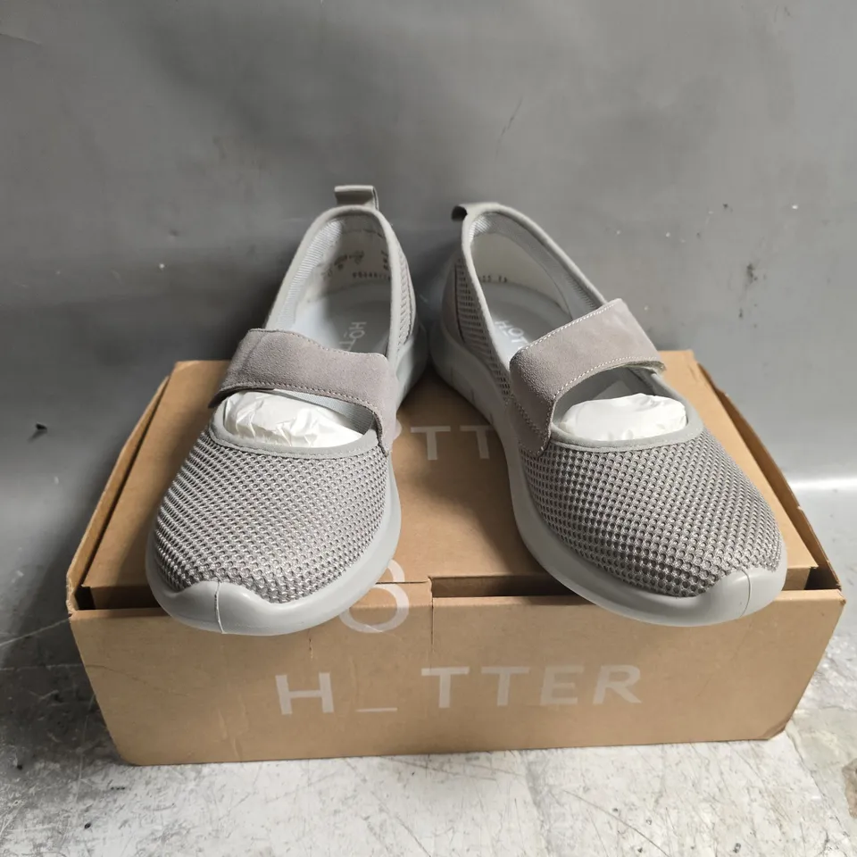 BOXED PAIR OF HOTTER FLOW SHOES IN GREY - SIZE 4.5