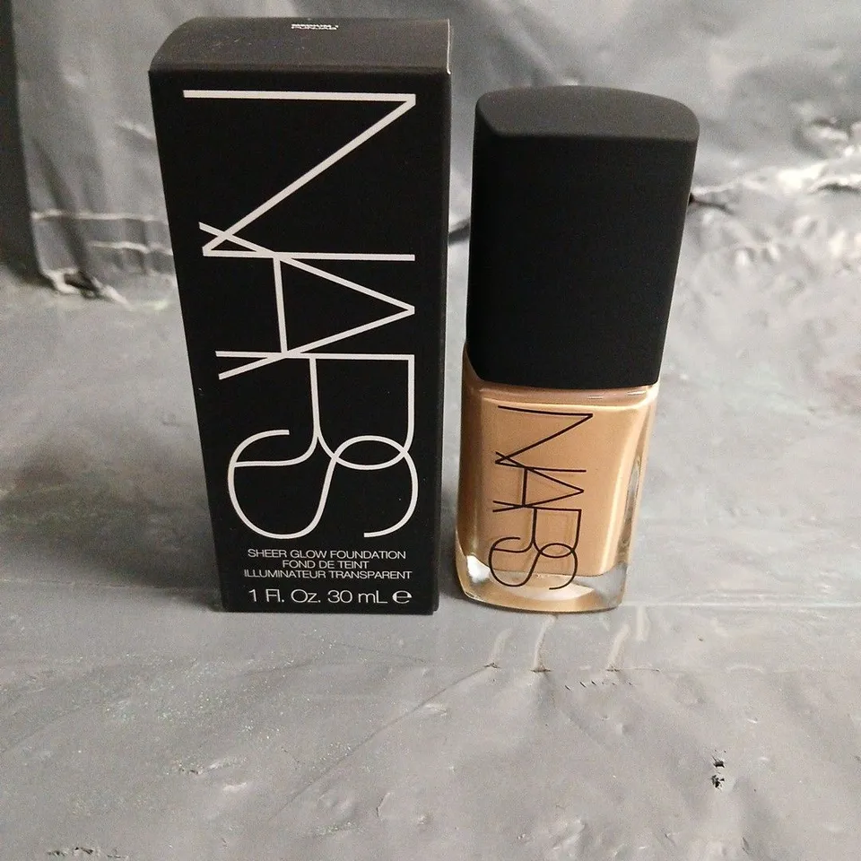 BOXED NARS SHEER GLOW FOUNDATION IN MEDIUM 1 PUNJAB 30ML