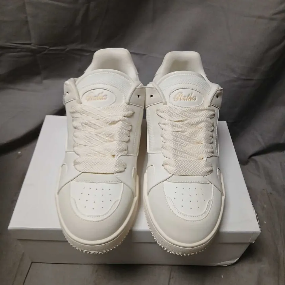 CONZURI WHITE SNEAKERS – MEN'S UK 8.5 (EU 43)