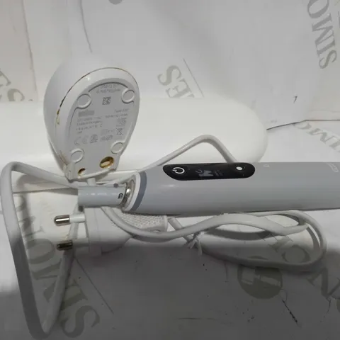 ORAL-B IO7 WHITE ULTIMATE CLEAN ELECTRIC TOOTHBRUSH WITH CARRY CASE