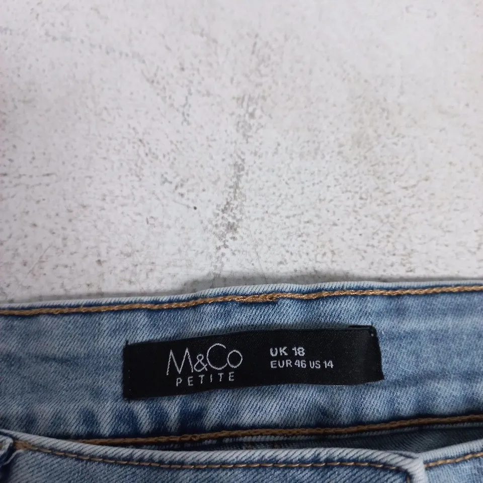 M&CO PETITE WOMEN'S JEANS – LIGHT WASH, UK 18 (EU 46, US 14)