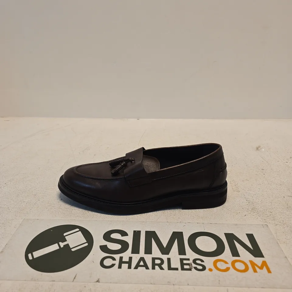 MEN'S BROWN TASSEL LOAFERS – UK 10