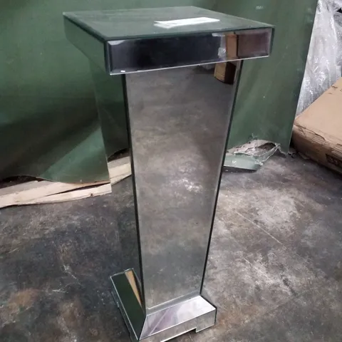 MIRRORED PEDESTAL 