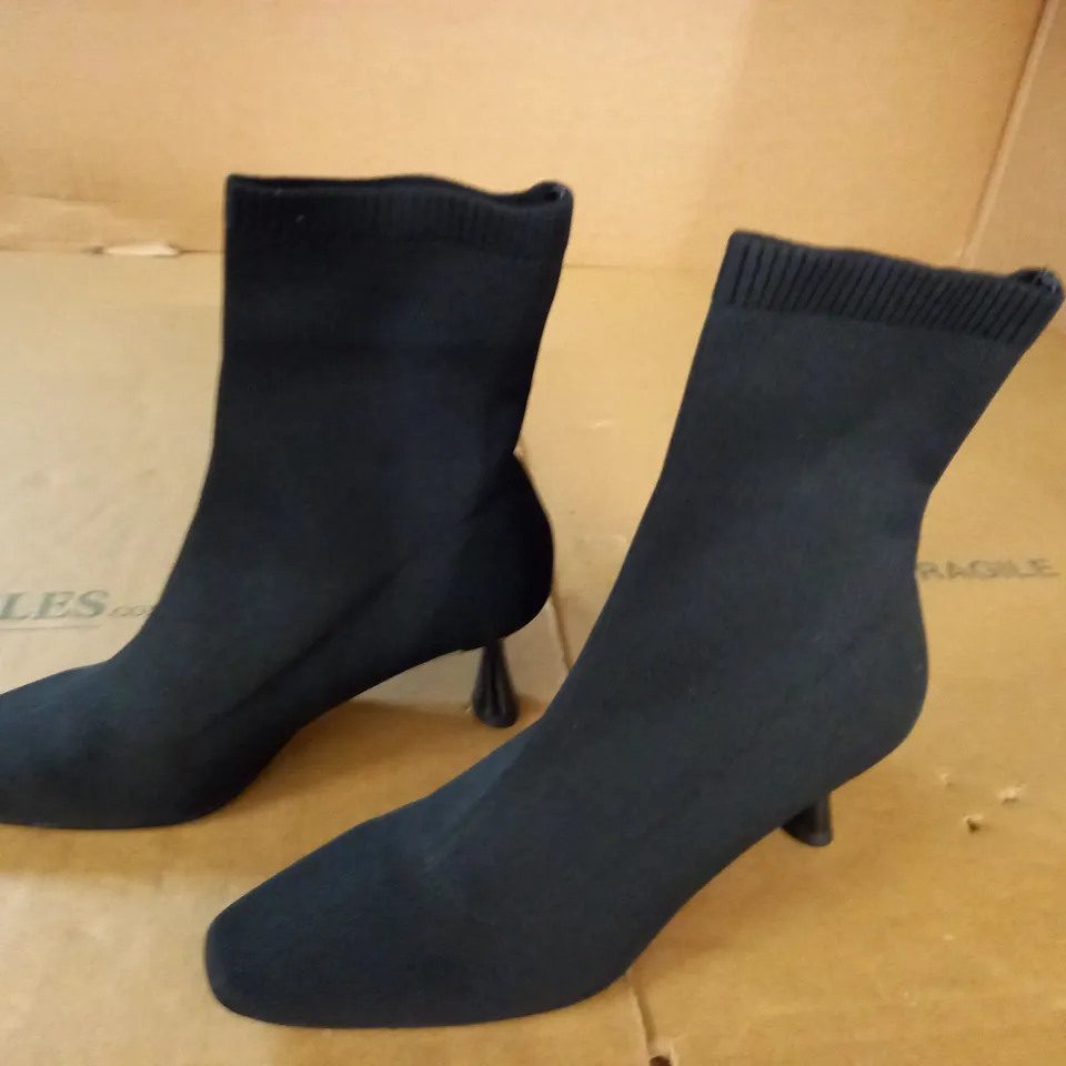 PAIR OF ASOS WIDE FIT KNITTED HELED BOOTS IN BLACK - UK 3