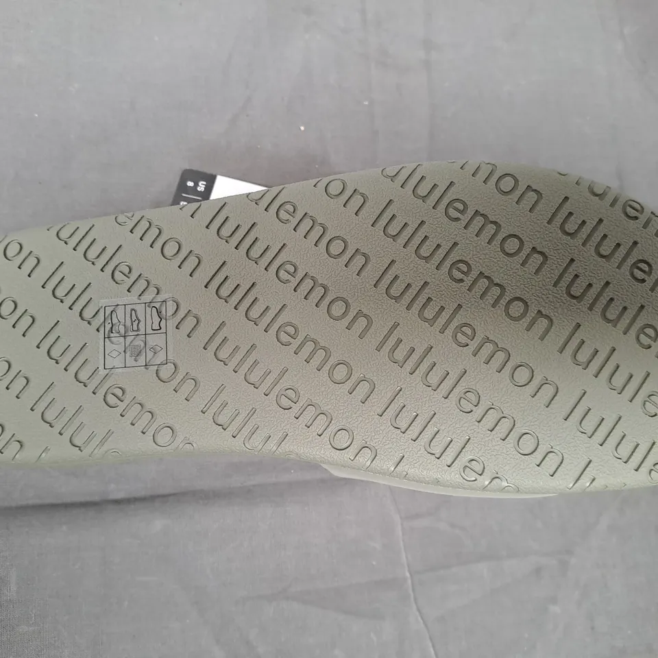 BOXED PAIR OF LULULEMON RESTFEEL SLIDERS IN OLIVE UK SIZE 5.5